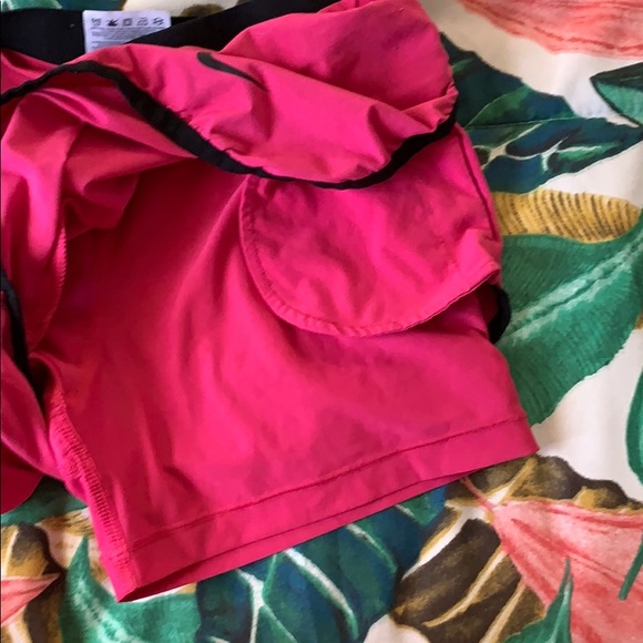 Nike shorts with spandex underneath - Picture 3 of 3